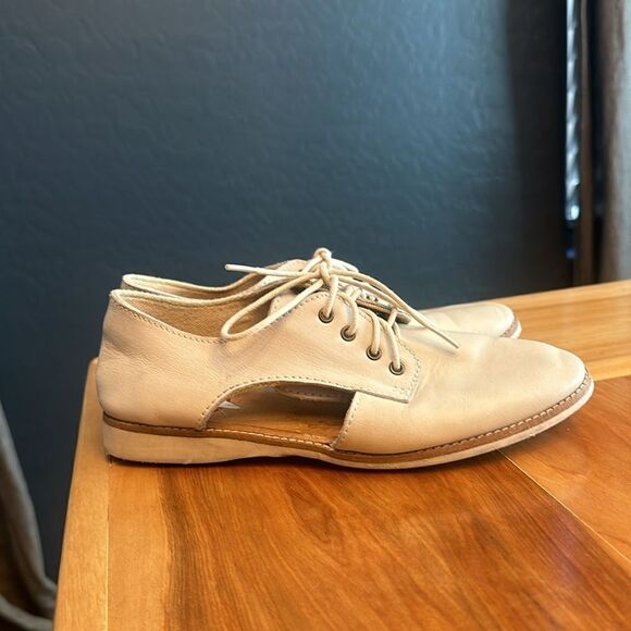 Rollie side cut out lace up flats - Picture 3 of 8